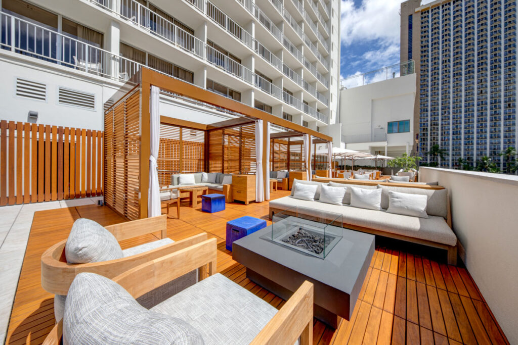 Alohilani Longboard Club Lounge