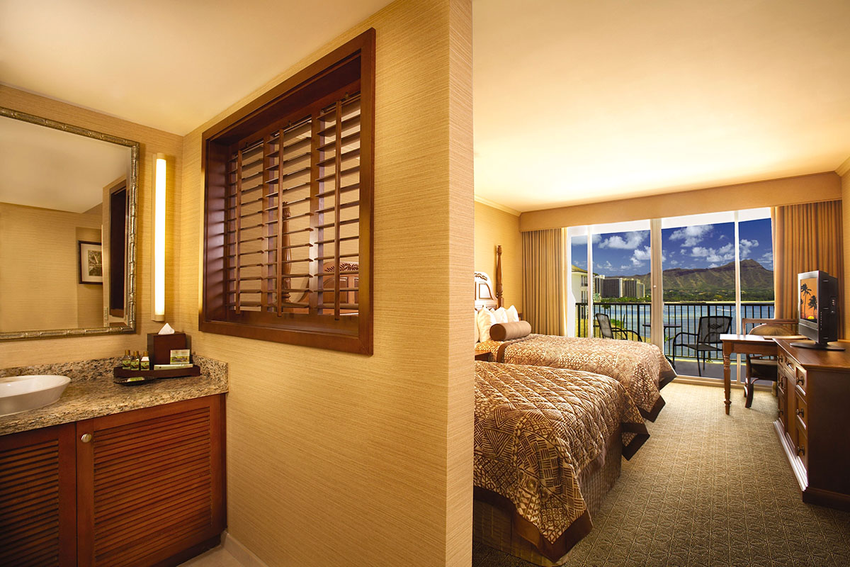 Outrigger Reef on the Beach Double Room and Bath