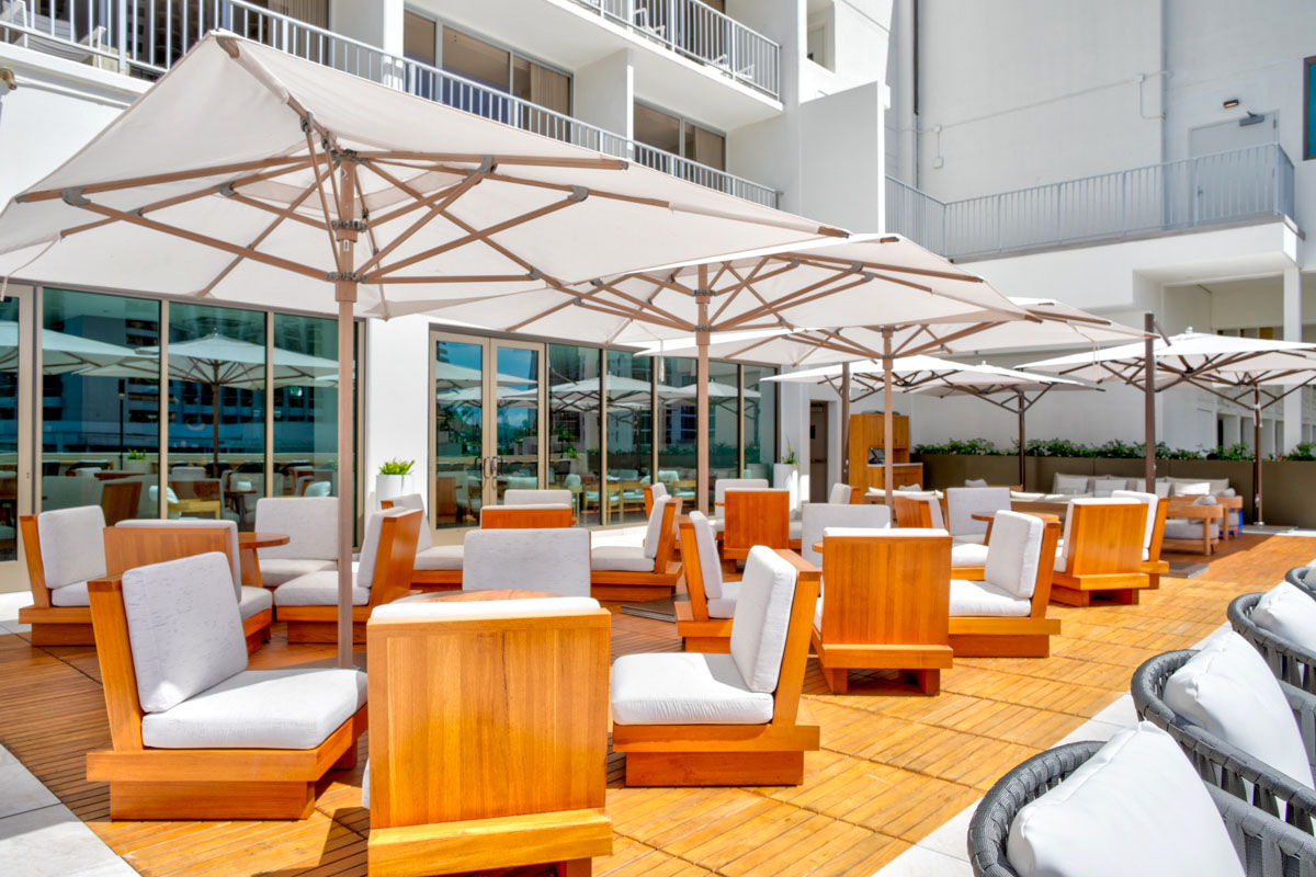 Alohilani Longboard Club Lounge deck